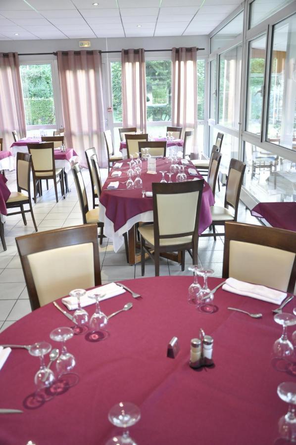 Hotel Henri 4 Rostrenen Esterno foto
