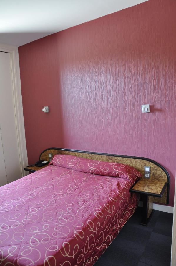 Hotel Henri 4 Rostrenen Esterno foto